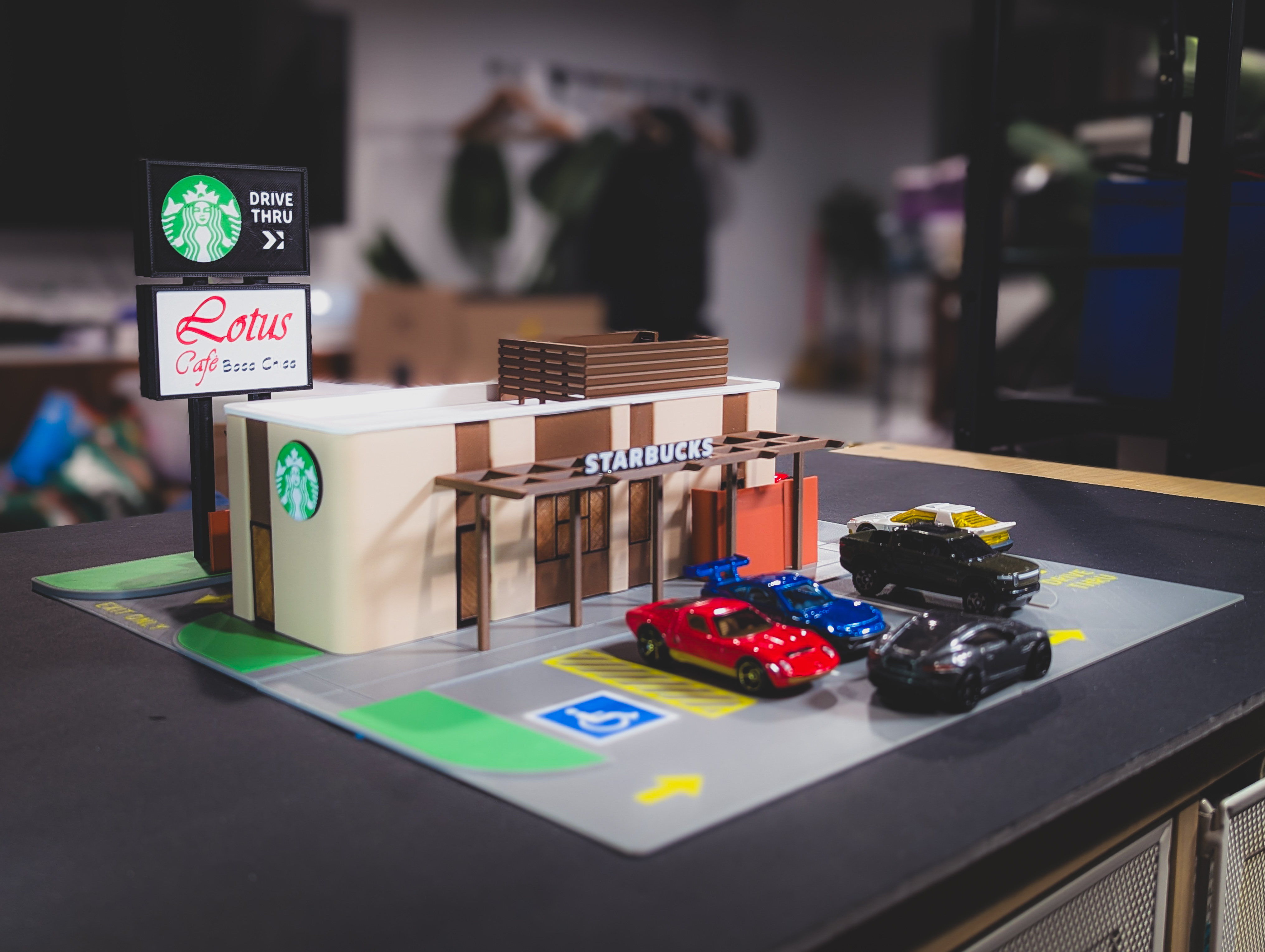 Starbucks Model Set - 1:64 Scale Diorama — thumbnail 15