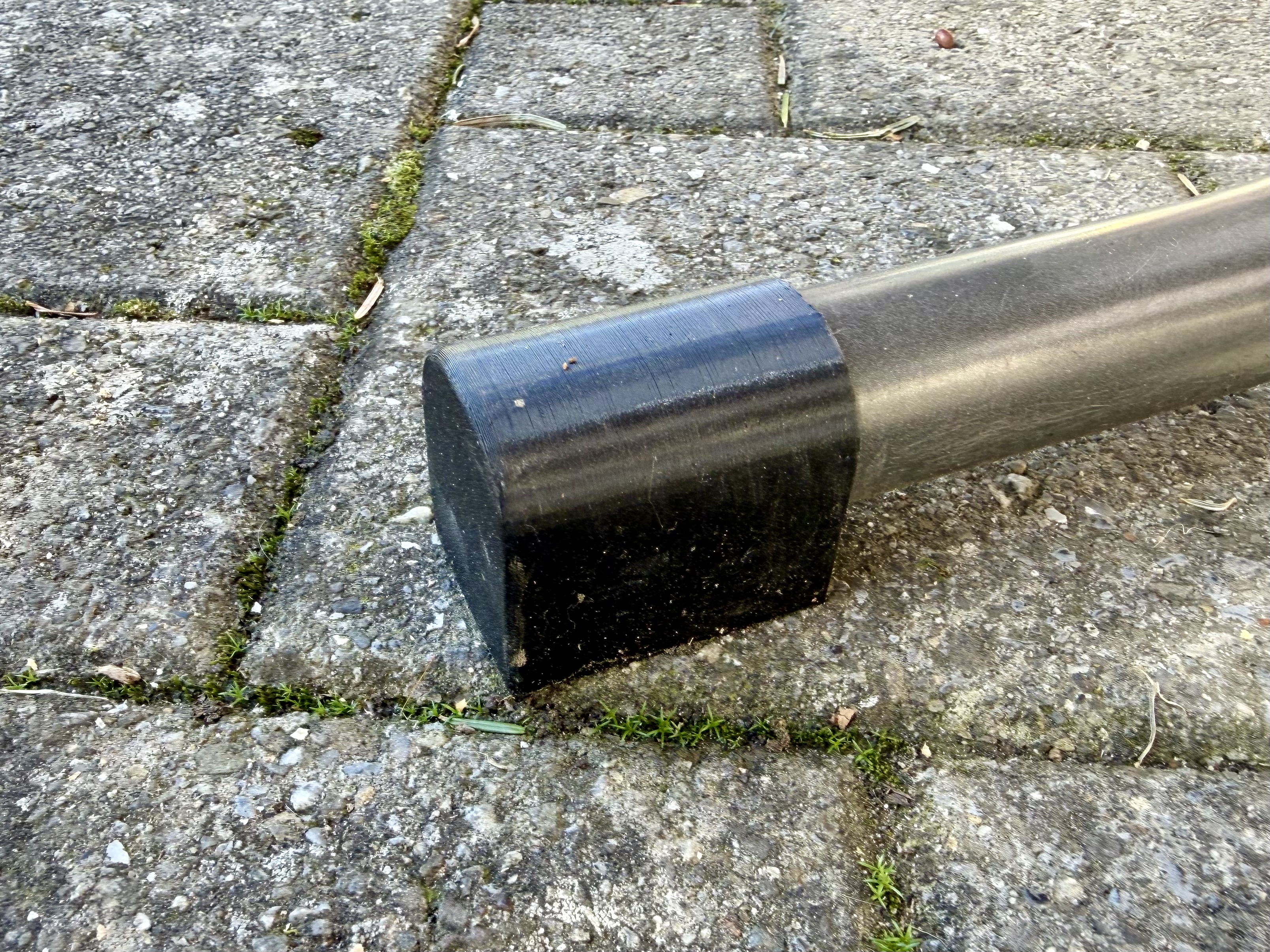 Replacement feet for garden table