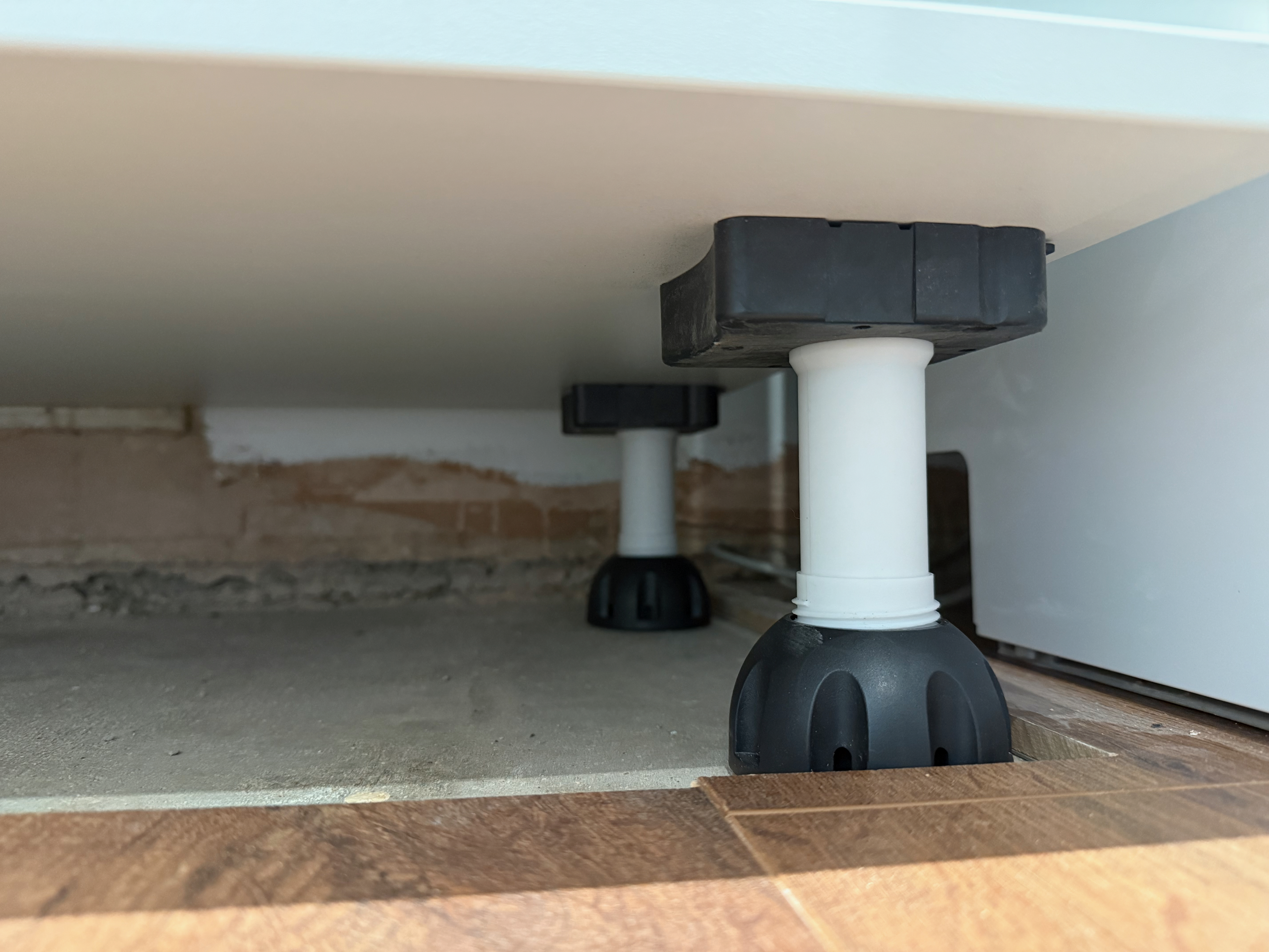 DIY Kitchens (UK) cabinet leg for self-install kitchen units