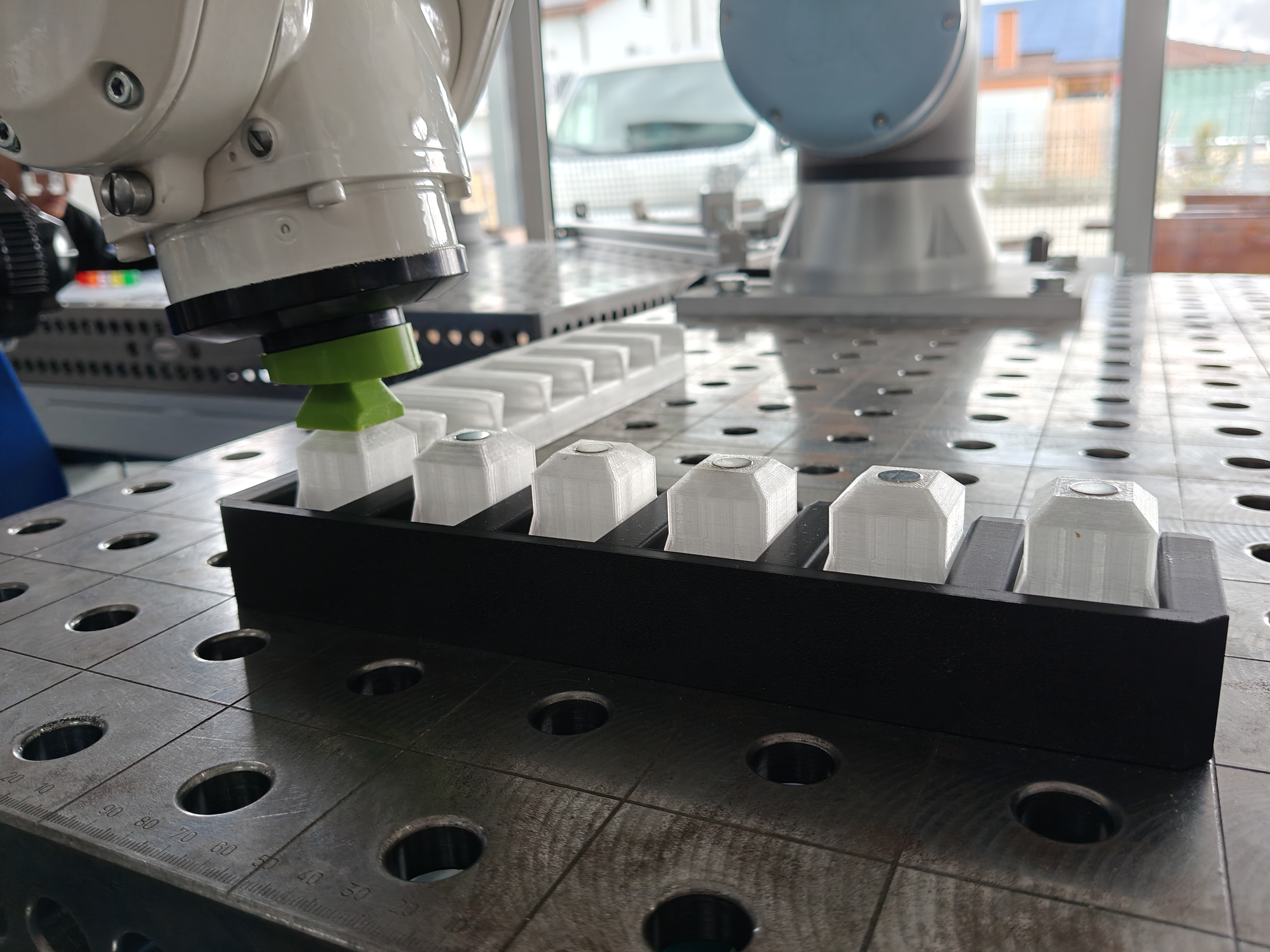 magnetic palletizing test for robots — thumbnail 3