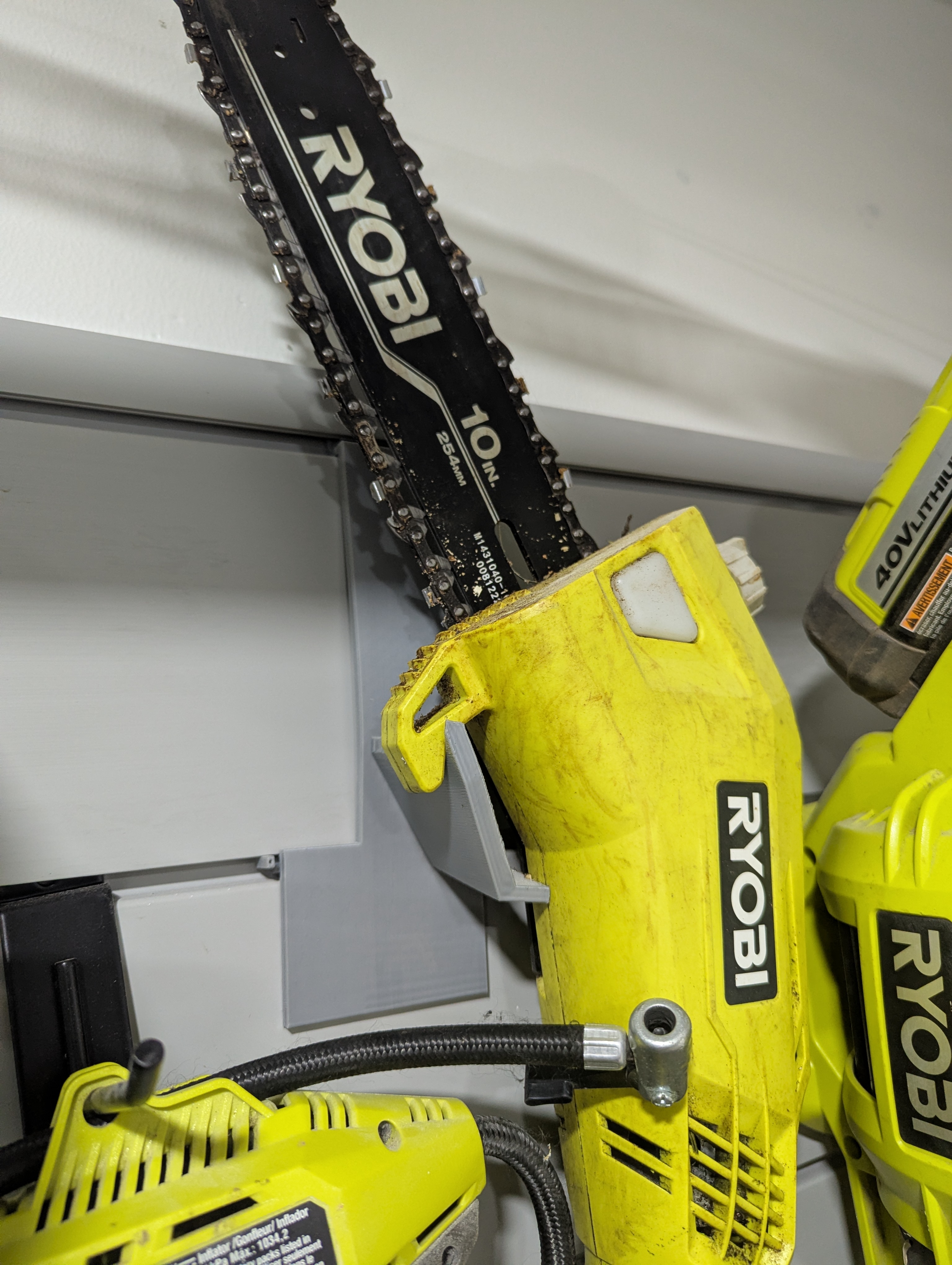 Ryobi 18V/40V Pole Saw Slatwall Mount