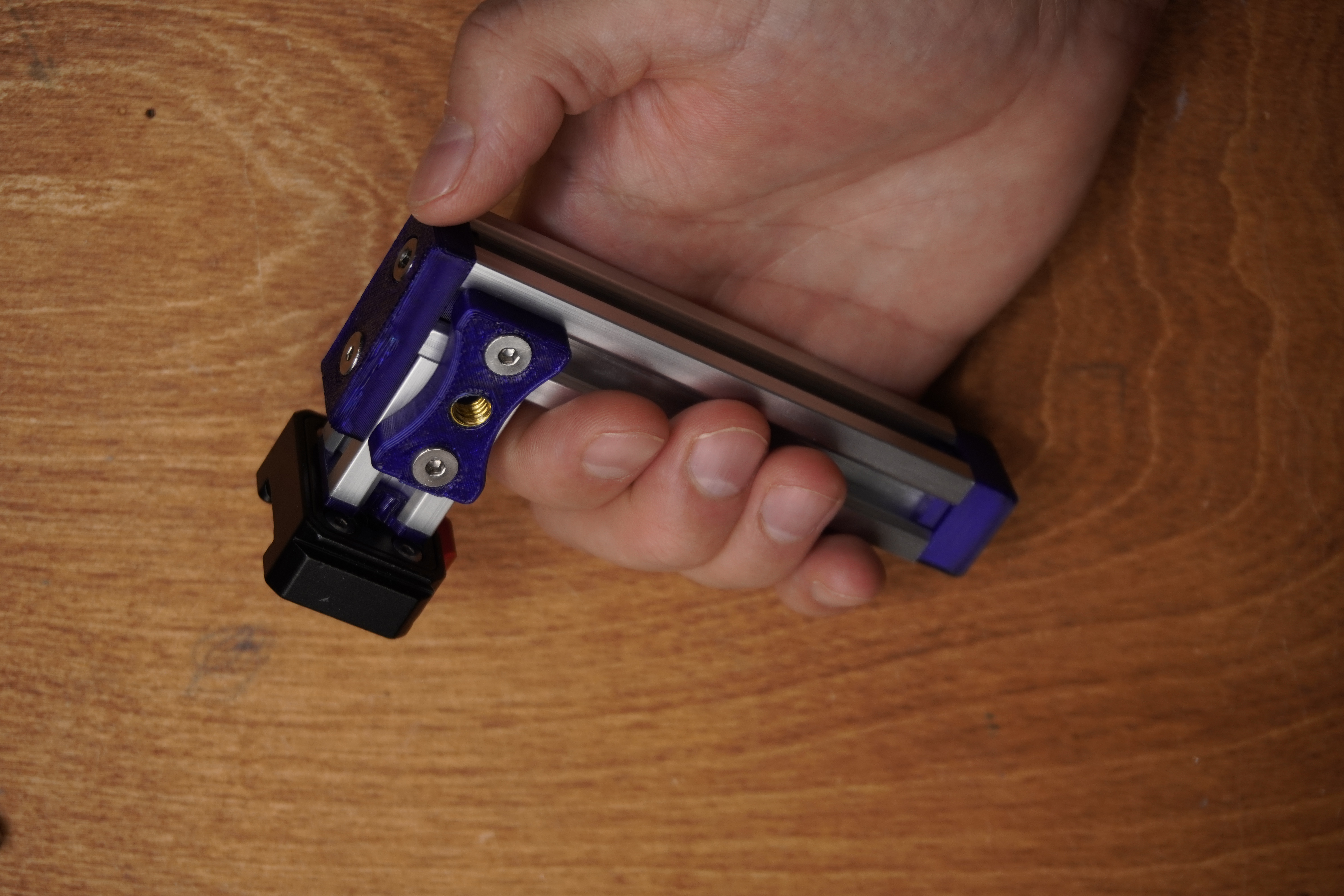 2020 extrusion (top) Cool Handle