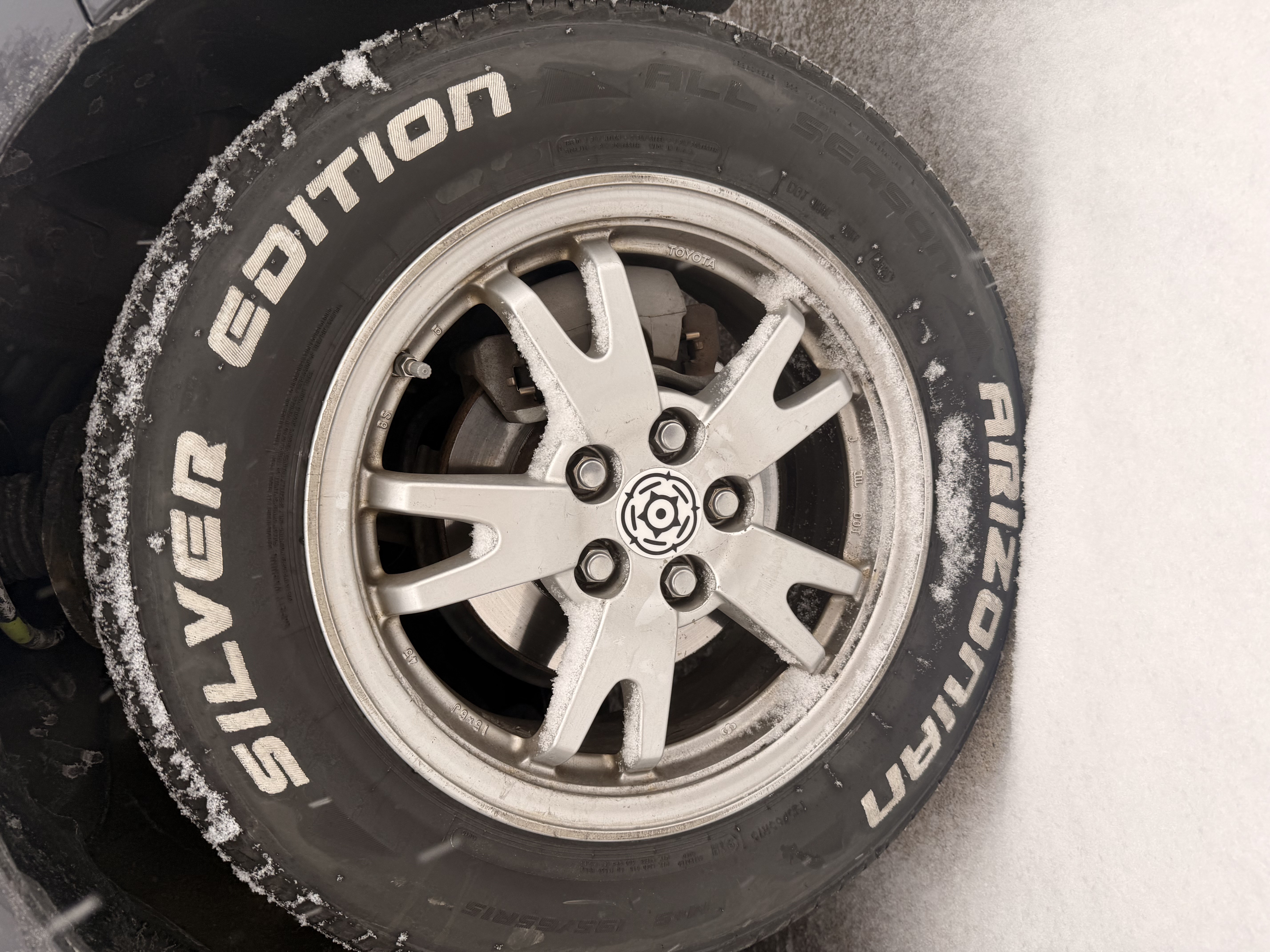 Prius Wheel Cap with Tudor Rose emblem