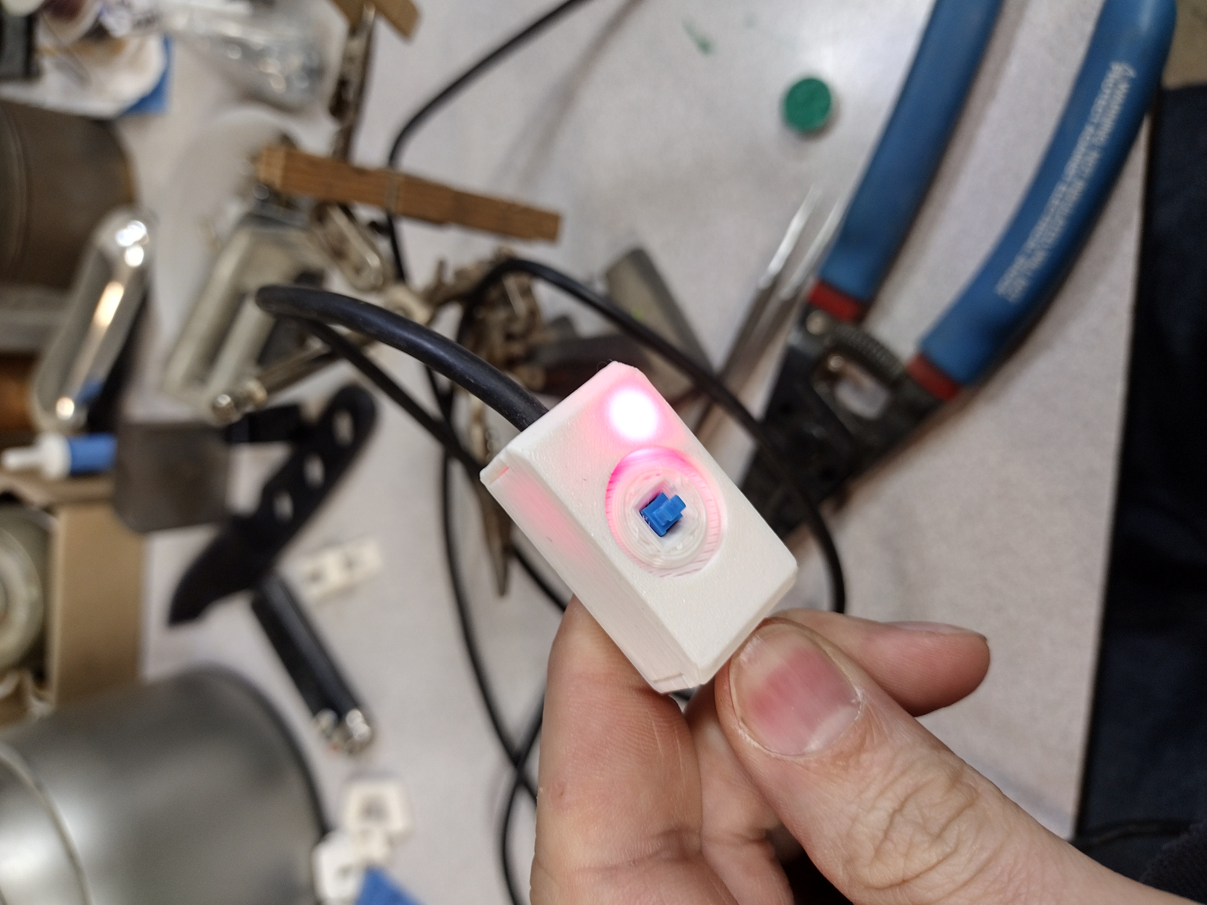 Lightup Latching Push Button [for usb] — thumbnail 2