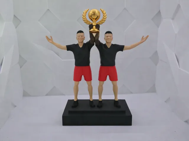 Sieger-Pokal Figuren – Doppel Champion Statue