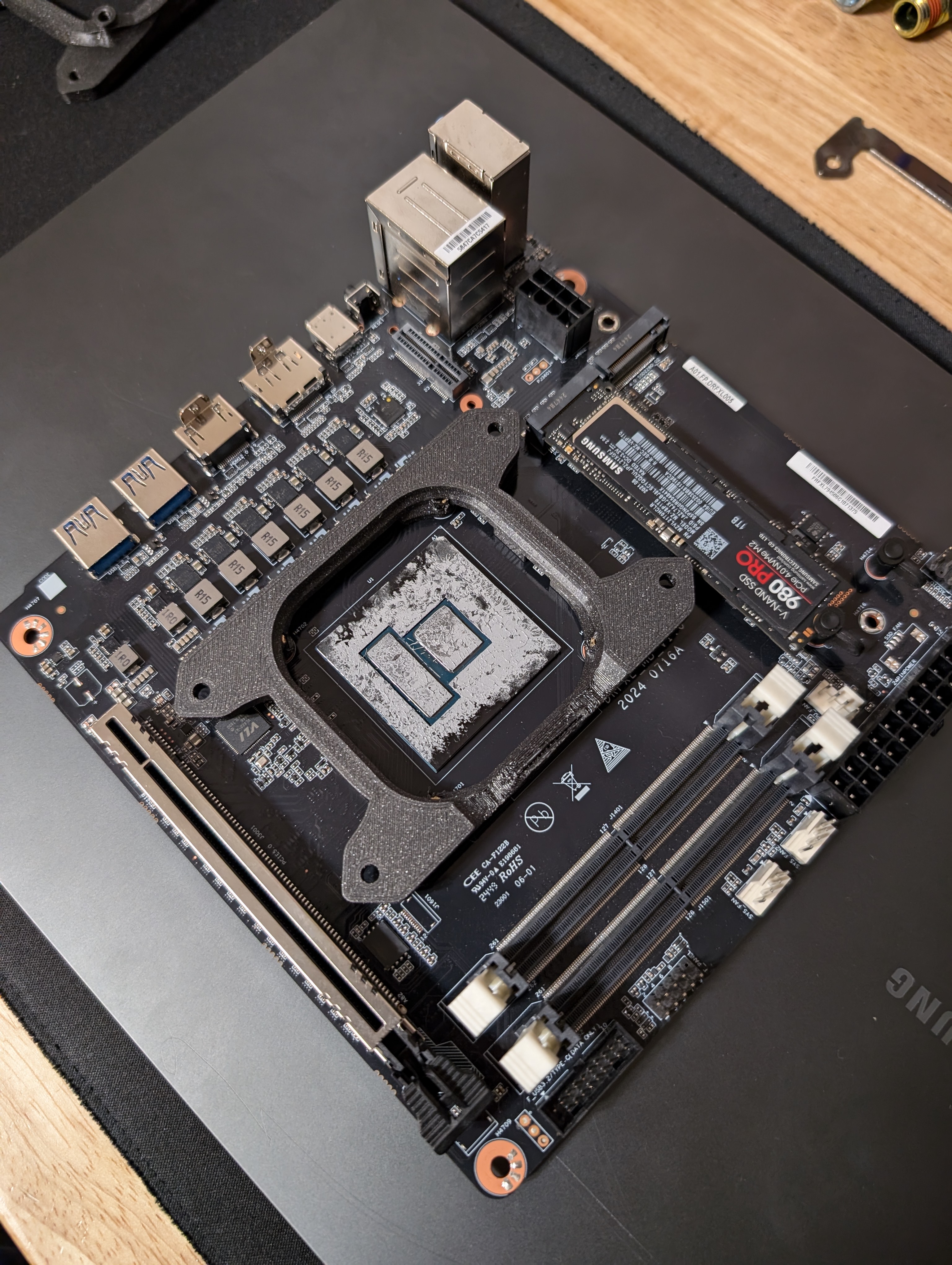 Minisforum 795S7 Corsair Nautilus AIO