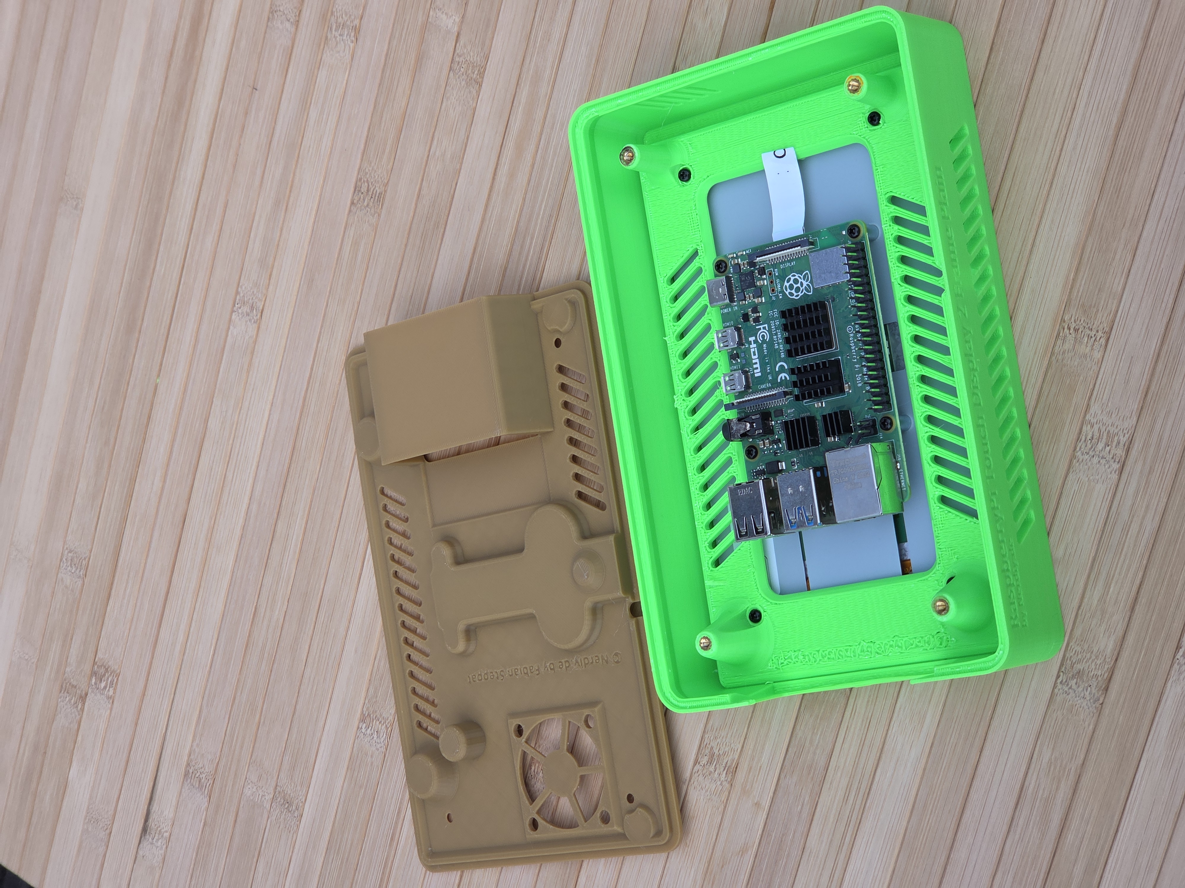 Raspberry Pi 7" Touch Display 2 Frame for RaspberryPi 4 - Horizontal - incl. Cutout - by Nerdiy.de — miniatura 5