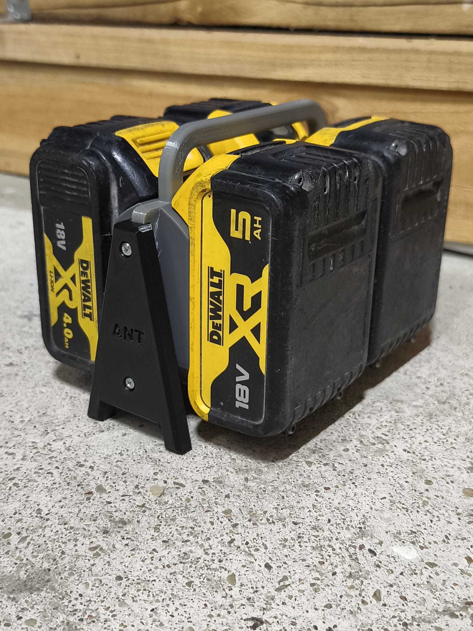 DeWalt XR Battery Transport Case – 4 Slot Organizer