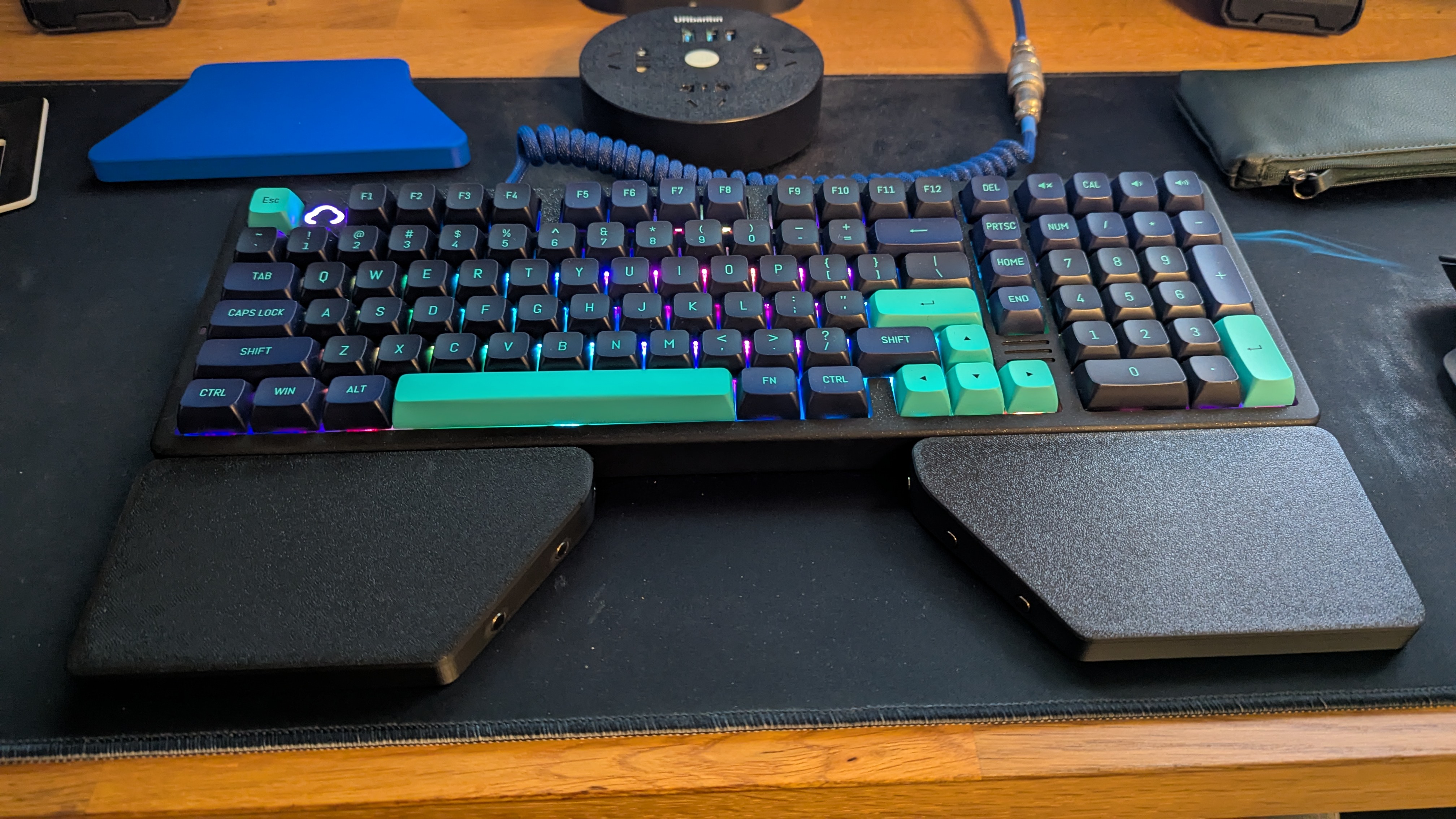 Keyboard wrist rest
