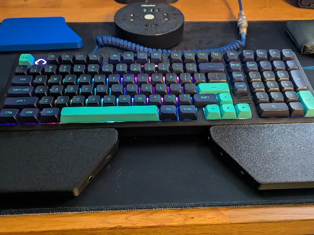 Keyboard wrist rest