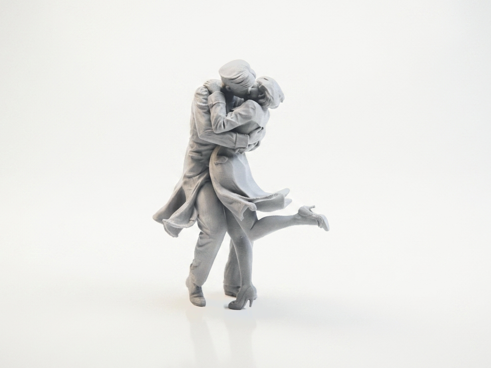 Lovers Kiss Romantic Figurine Sculpture 3D Printable